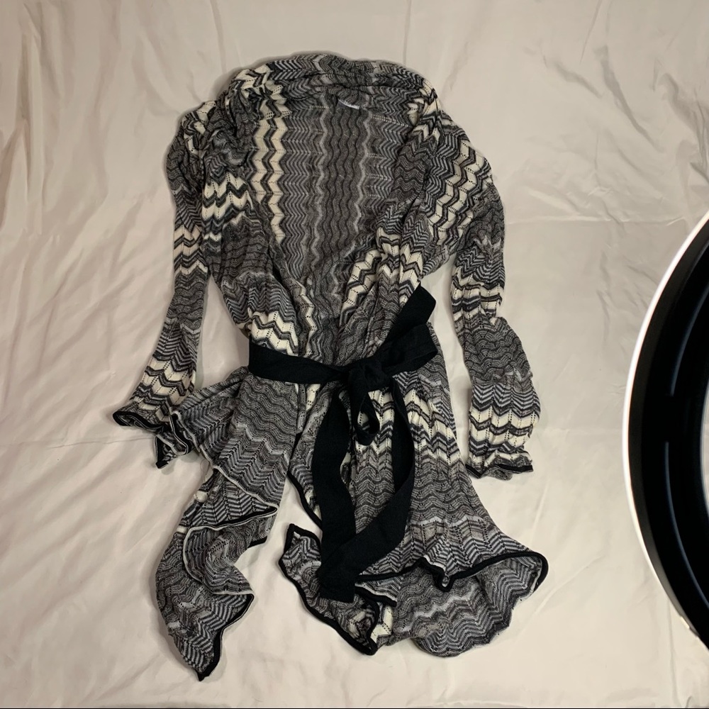 Beautiful New Cardigan by Jennifer Lopez - Picture 7 of 7